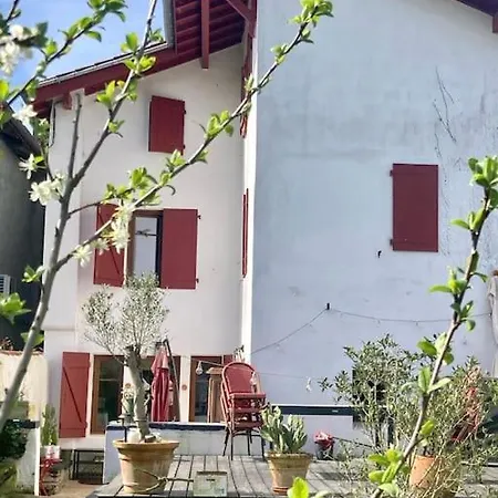 Accueillante Maison Basque Tatil Evi
